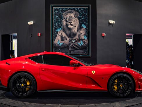 Used 2020 Ferrari 812 Superfast RWD image 15