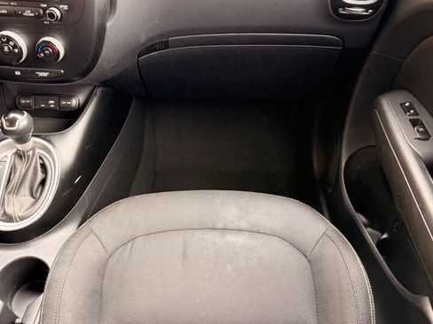 Used 2016 Kia Soul + image 8