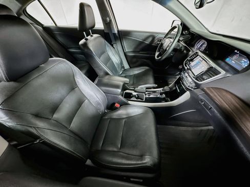 Used 2017 Honda Accord EX-L image 25