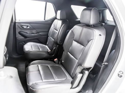 Used 2022 Chevrolet Traverse RS FWD image 30