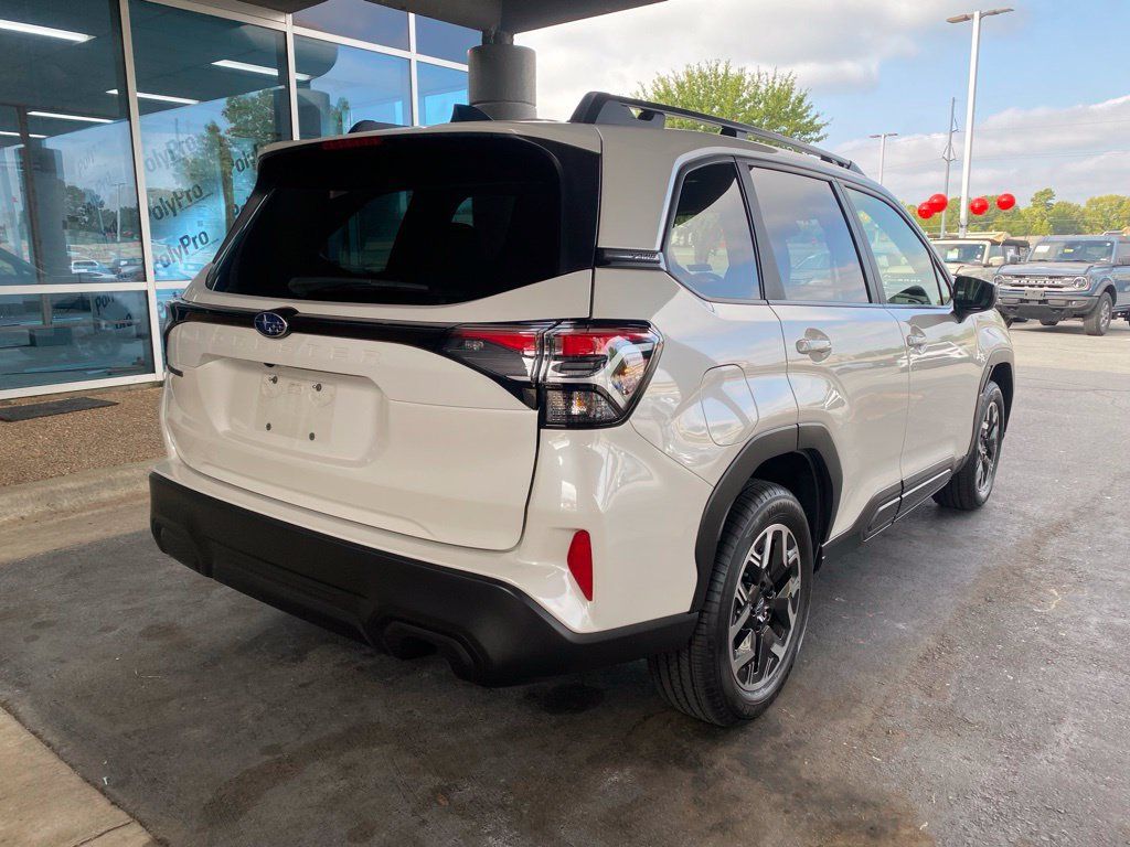 Used 2025 Subaru Forester Premium AWD/4WD image 7