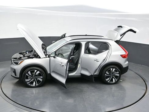 Used 2025 Volvo XC40 B5 Plus AWD/4WD image 39