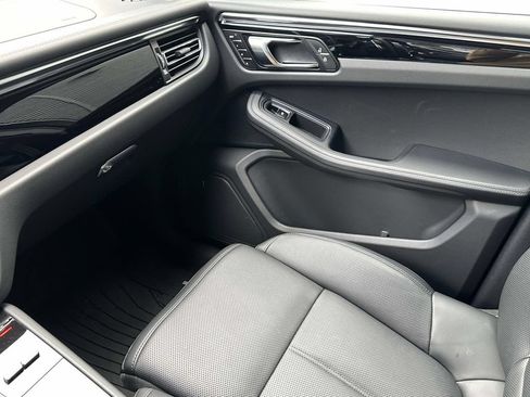 Certified 2026 Porsche Macan AWD/4WD image 30
