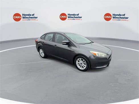 Used 2015 Ford Focus SE image 12