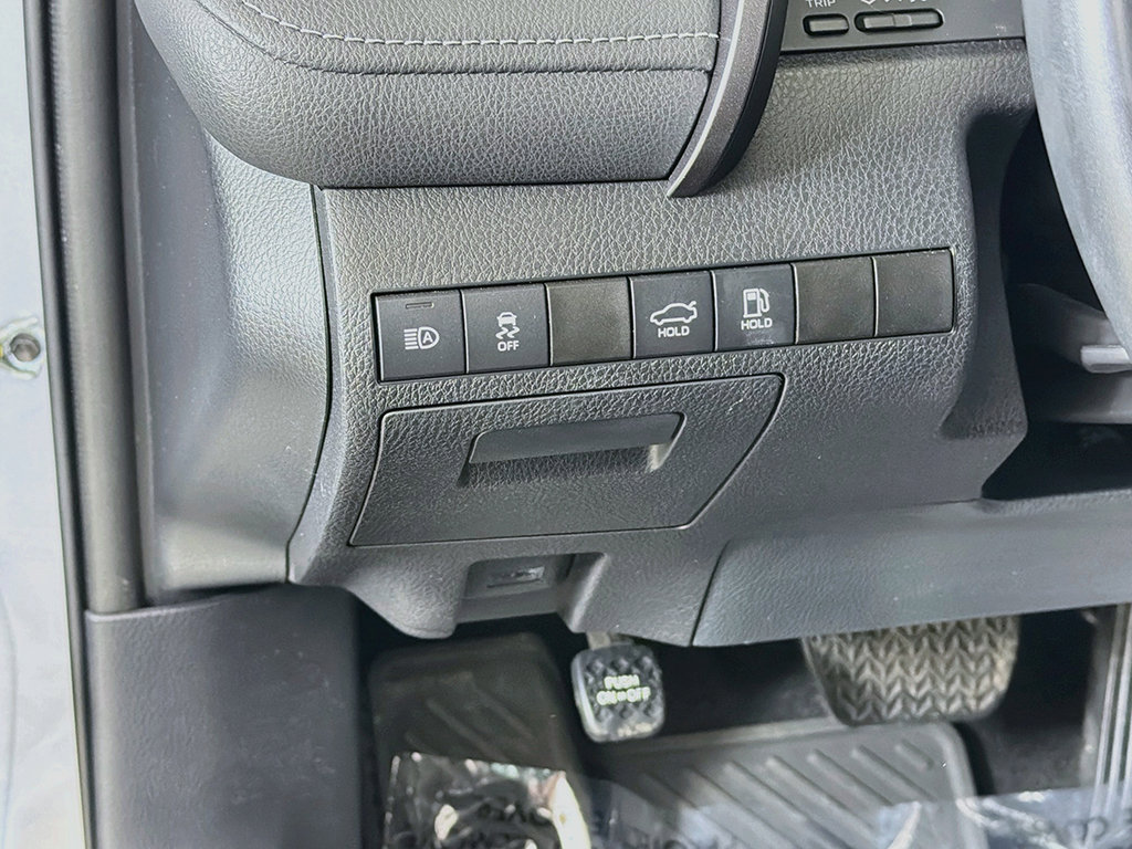 Used 2022 Toyota Camry SE w/ Audio Upgrade Package FWD image 32