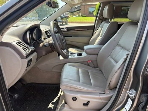 Used 2012 Jeep Grand Cherokee Laredo AWD/4WD image 10