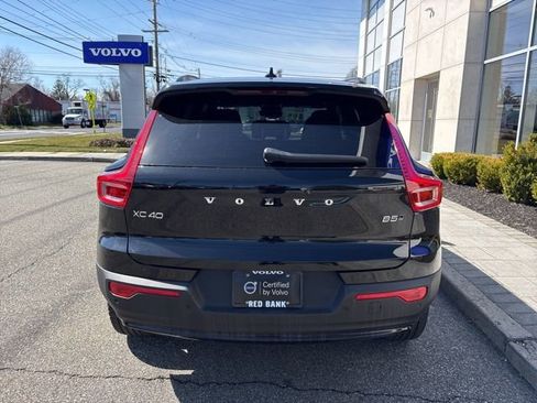 Used 2025 Volvo XC40 B5 Plus image 4