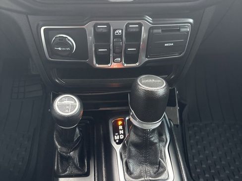 Used 2023 Jeep Gladiator Sport image 17