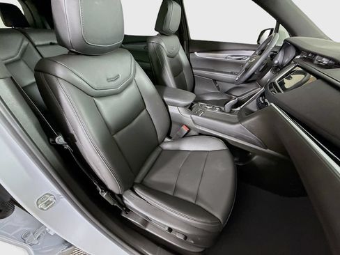 Used 2025 Cadillac XT6 Luxury FWD image 31