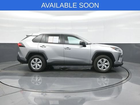 Used 2022 Toyota RAV4 LE image 8