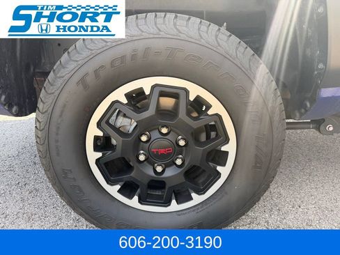 Used 2025 Toyota Tacoma TRD Off-Road AWD/4WD image 7