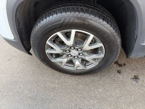 Used 2023 GMC Acadia SLE FWD image 45