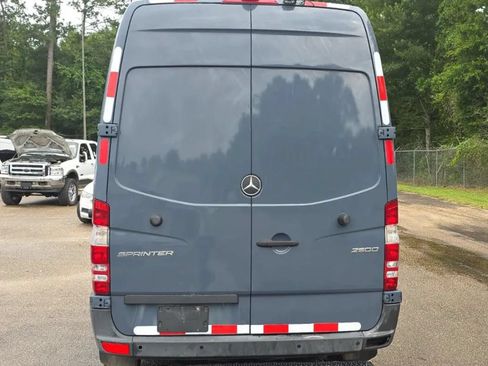 Used 2018 Mercedes-Benz Sprinter 2500 image 4