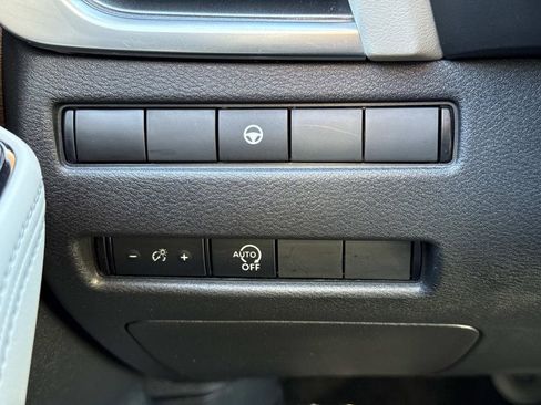 Used 2023 Nissan Rogue SV AWD/4WD image 13