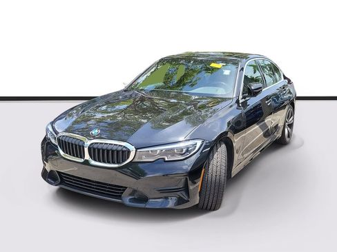 Used 2020 BMW 330i xDrive Sedan w/ Convenience Package AWD/4WD image 3