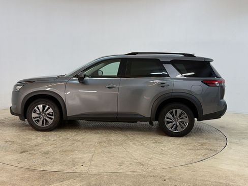 Used 2025 Nissan Pathfinder SV AWD/4WD image 2