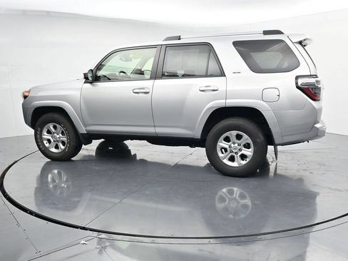 Used 2024 Toyota 4Runner SR5 AWD/4WD image 5