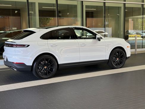Certified 2025 Porsche Cayenne E-Hybrid Coupe AWD/4WD image 7