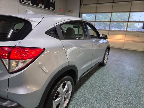 Used 2021 Honda HR-V LX image 7