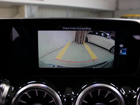 Used 2020 Mercedes-Benz GLB 250 image 31