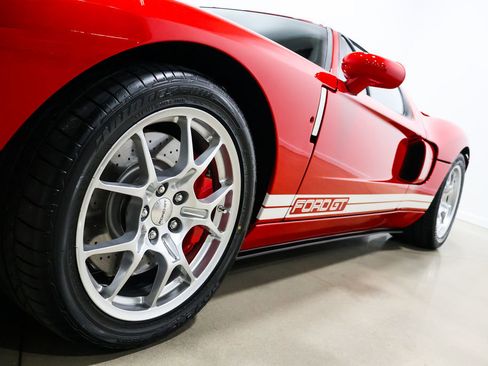 Used 2006 Ford GT RWD image 22