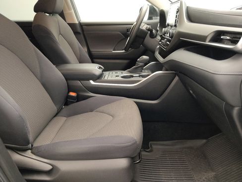 Used 2020 Toyota Highlander L image 21