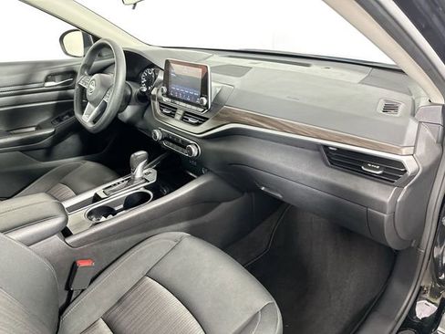 Used 2024 Nissan Altima 2.5 SV FWD image 24