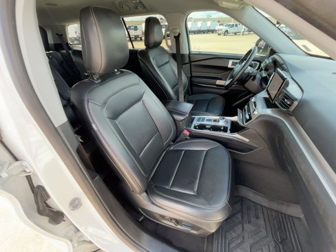 Used 2020 Ford Explorer XLT w/ Equipment Group 202A image 31