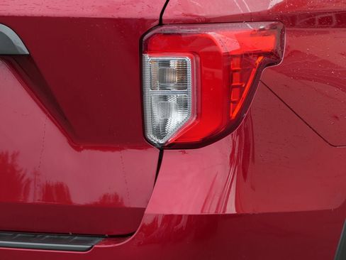 Used 2022 Ford Explorer XLT w/ Equipment Group 202A image 5