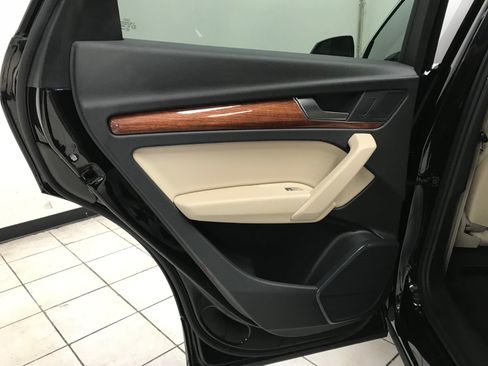 Used 2023 Audi Q5 2.0T Premium w/ Convenience Package AWD/4WD image 10