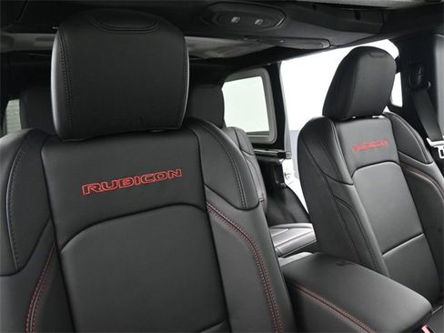 Used 2024 Jeep Wrangler Unlimited Rubicon w/ Capability Package image 24