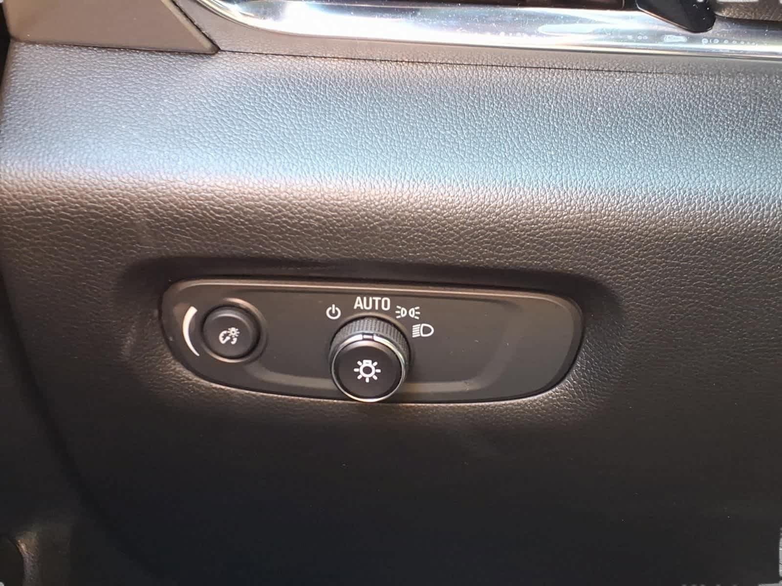 Used 2023 Chevrolet Traverse LT FWD image 23