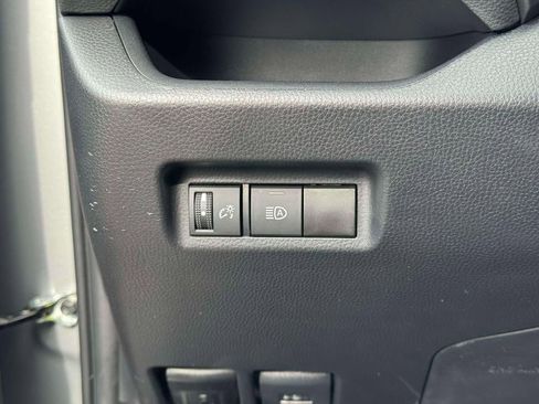 Used 2025 Toyota RAV4 XLE AWD/4WD image 21