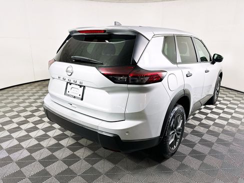 Used 2024 Nissan Rogue S image 3