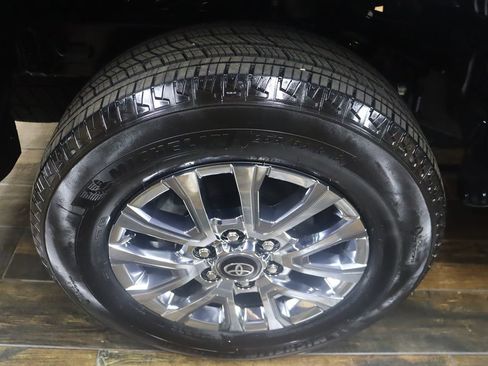 Used 2024 Toyota Tacoma Limited w/ Limited Package (LT) image 32