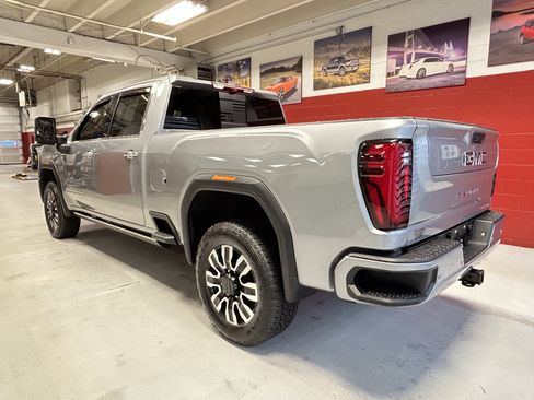 Used 2025 GMC Sierra 2500 Denali Ultimate AWD/4WD image 6