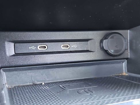 Used 2021 Volkswagen Tiguan SE R-Line image 32