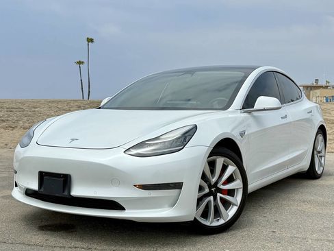 Used 2020 Tesla Model 3 Standard Range Plus image 1