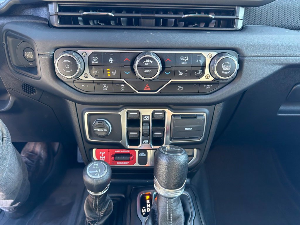 Used 2025 Jeep Gladiator Mojave w/ Convenience Group AWD/4WD image 29