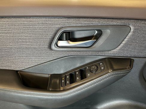 Used 2021 Nissan Rogue SV image 19