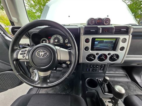 Used 2007 Toyota FJ Cruiser 4WD image 32