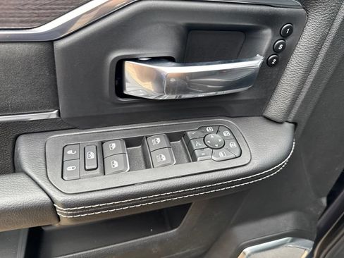 New 2026 RAM 2500 Laramie AWD/4WD image 19