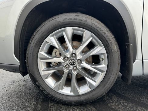 Used 2021 Toyota Highlander Limited image 12