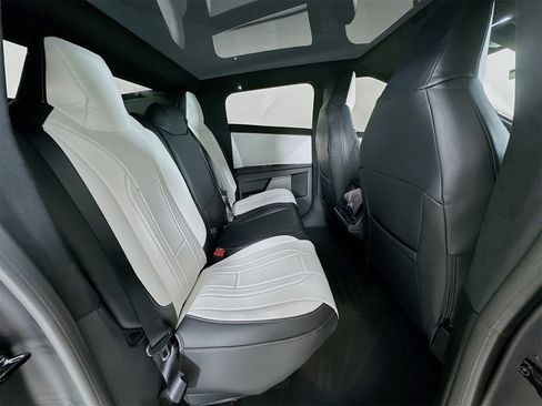 Used 2024 Tesla Cybertruck AWD Crew Cab image 27