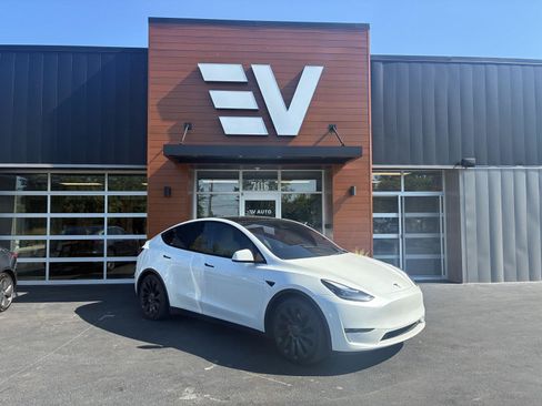 Used 2023 Tesla Model Y Performance AWD/4WD image 1
