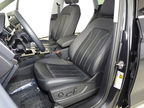 Used 2023 Audi Q5 2.0T Premium w/ Convenience Package image 22