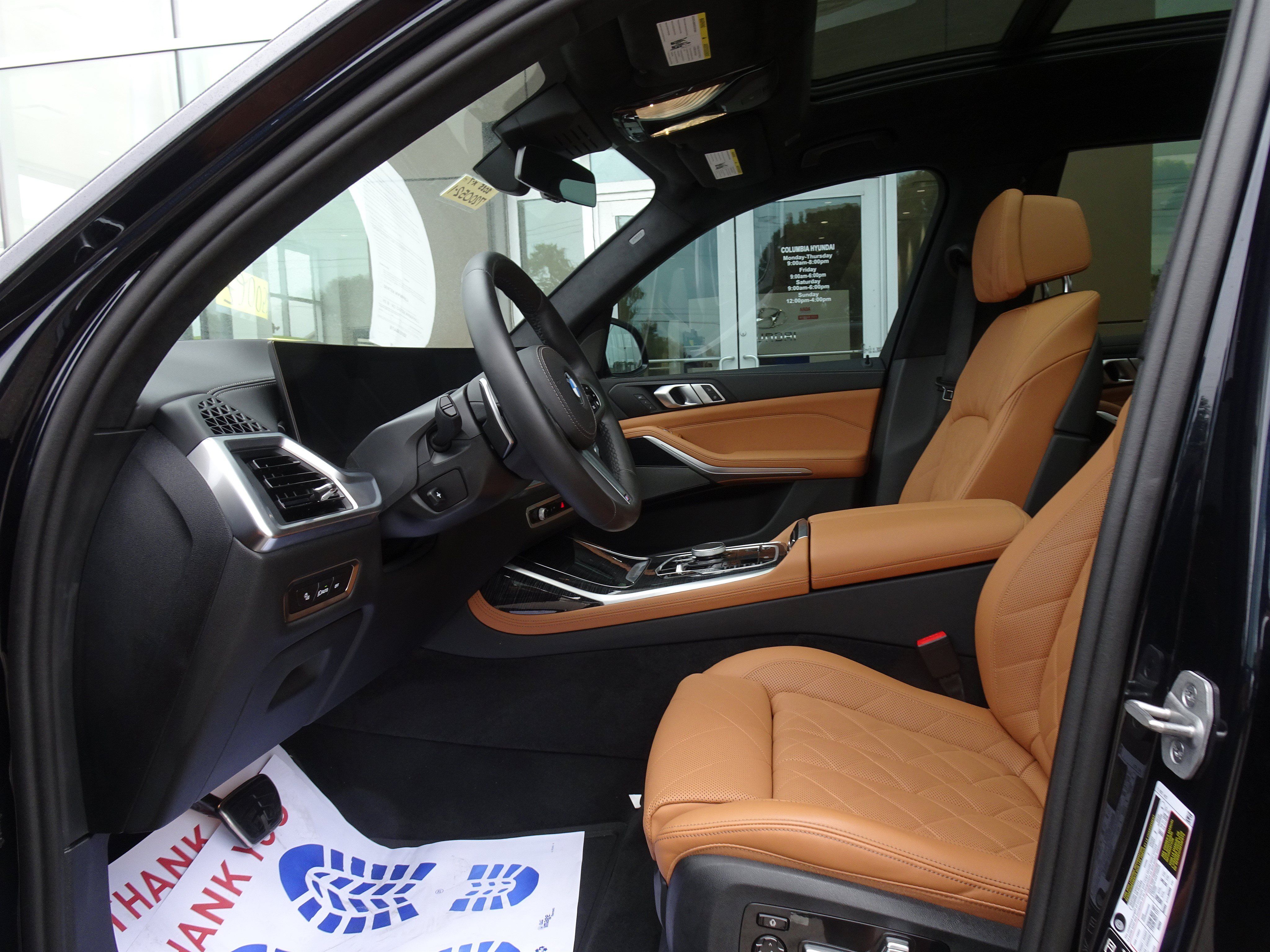 Used 2025 BMW X7 xDrive40i w/ M Sport Package AWD/4WD image 8