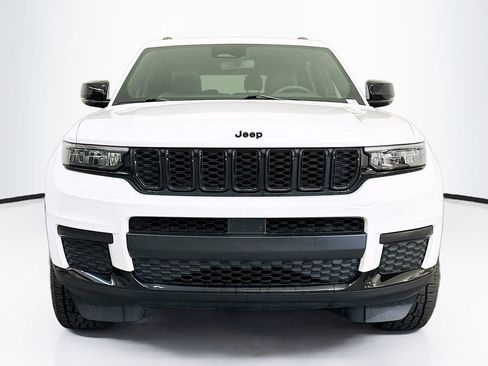 Used 2023 Jeep Grand Cherokee L Laredo image 2