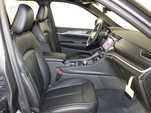 New 2025 Jeep Grand Cherokee Limited image 15