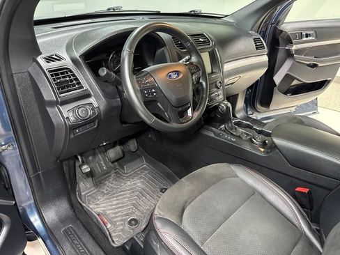 Used 2019 Ford Explorer XLT w/ Equipment Group 202A AWD/4WD image 14